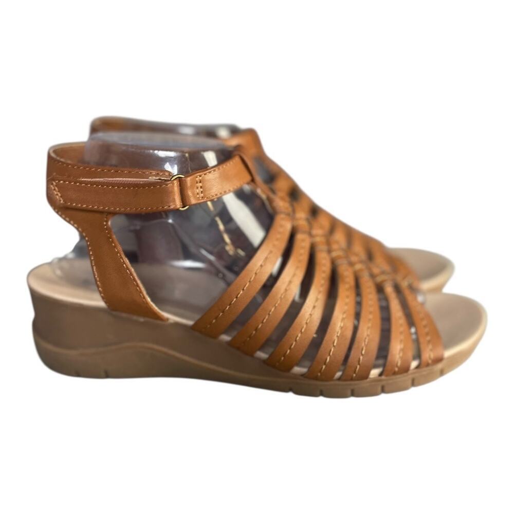 BareTraps Women’s Cantrell Brown Faux Leather Wedge Sandals Size-9 Wide